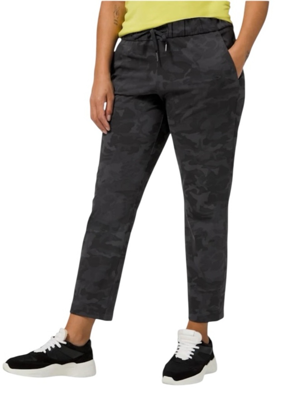 lululemon athletica Black Performance Jogger size 6